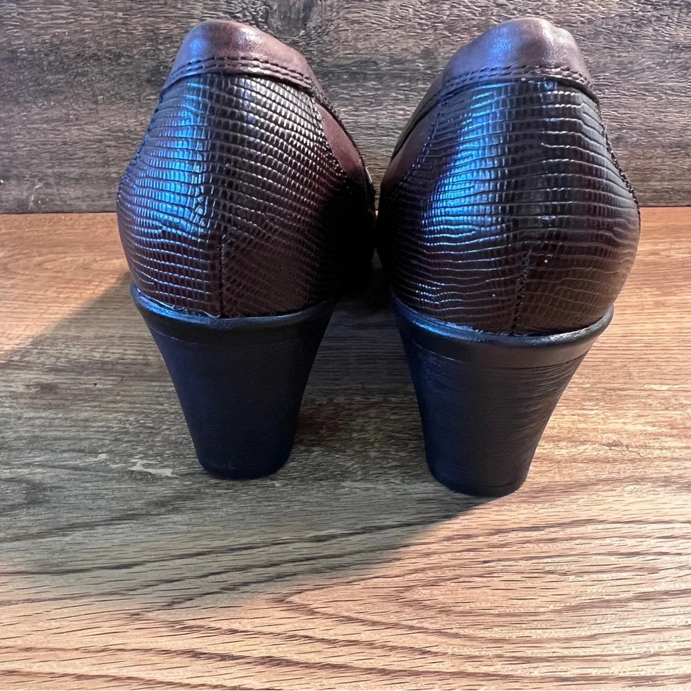 Clarks Bendables Leather Penny Loafer Heels‎ Dark Brown Textured Loafers